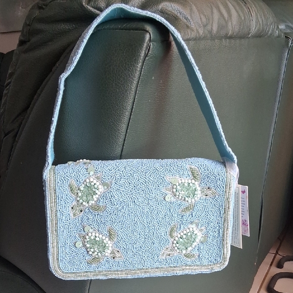 Viral Beaded Sea Turtle Design Shoulder bag. NWT. Absolutely gorgeous!! - Picture 5 of 13